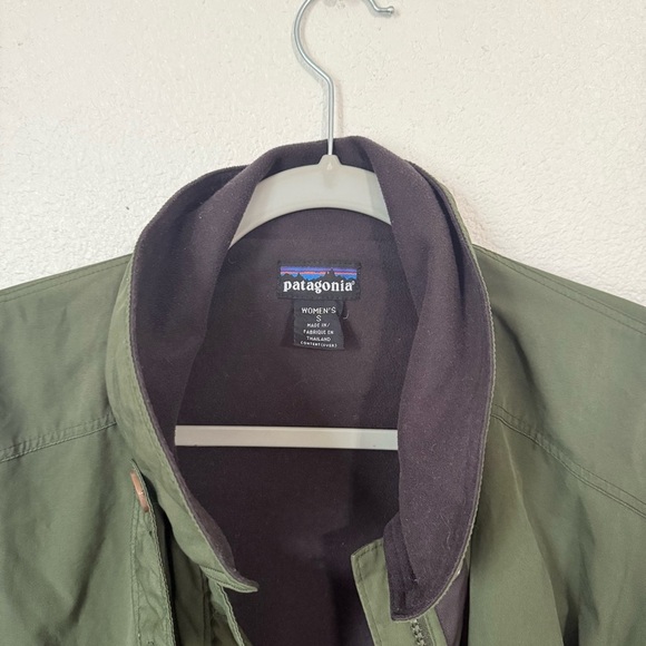 Patagonia field jacket in green with a fleece lining size: small - Picture 13 of 14